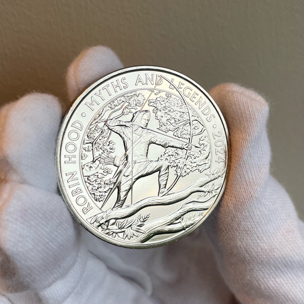 2024 UK Robin Hood £5 in hand